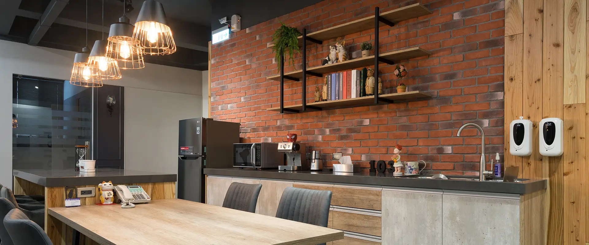 工業風-美麗安系統家具圖片展示